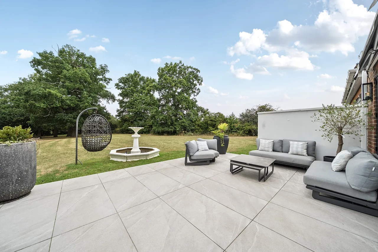 Denham Road, SL0, photo 15