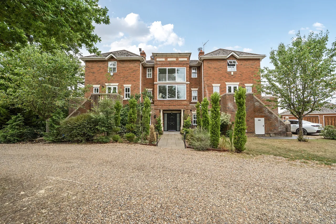 3 bed house for sale, Denham Road, SL0