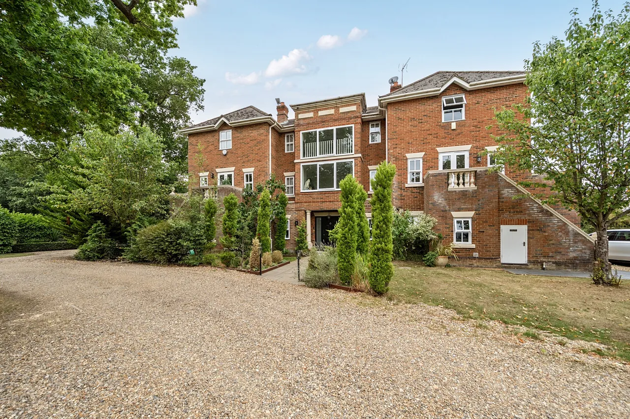 Denham Road, SL0, photo 12