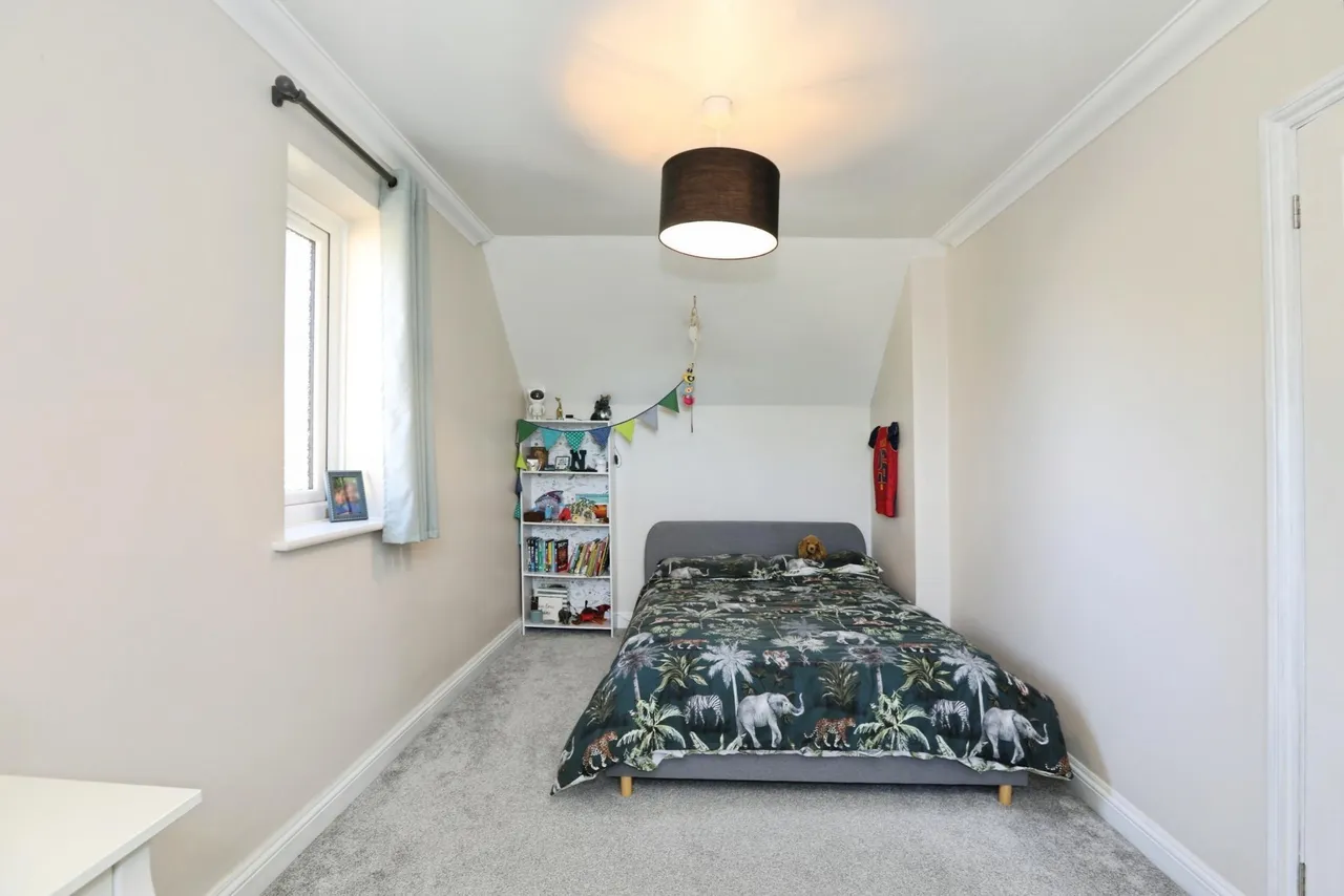 Foxholes, Horsham, RH12, photo 17