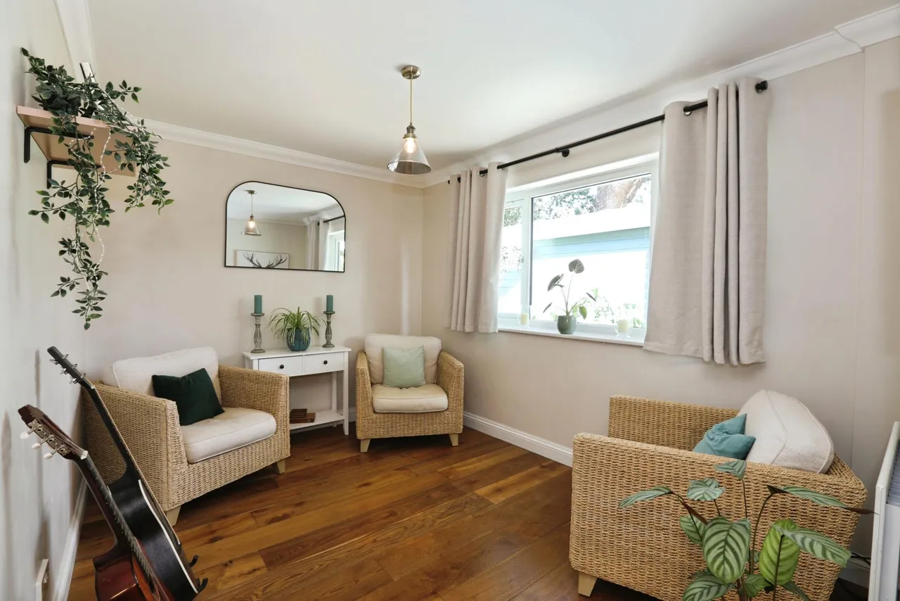 Foxholes, Horsham, RH12, photo 7