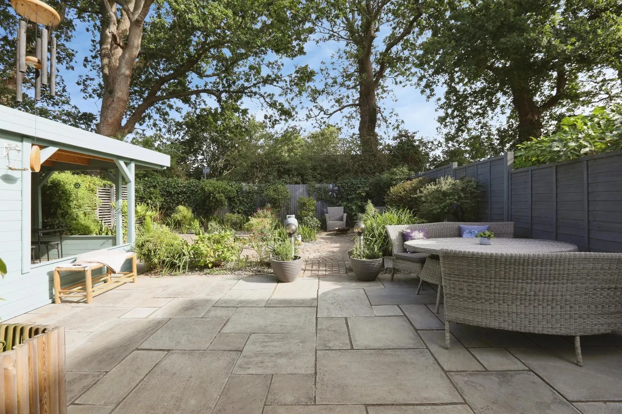 Foxholes, Horsham, RH12, photo 2