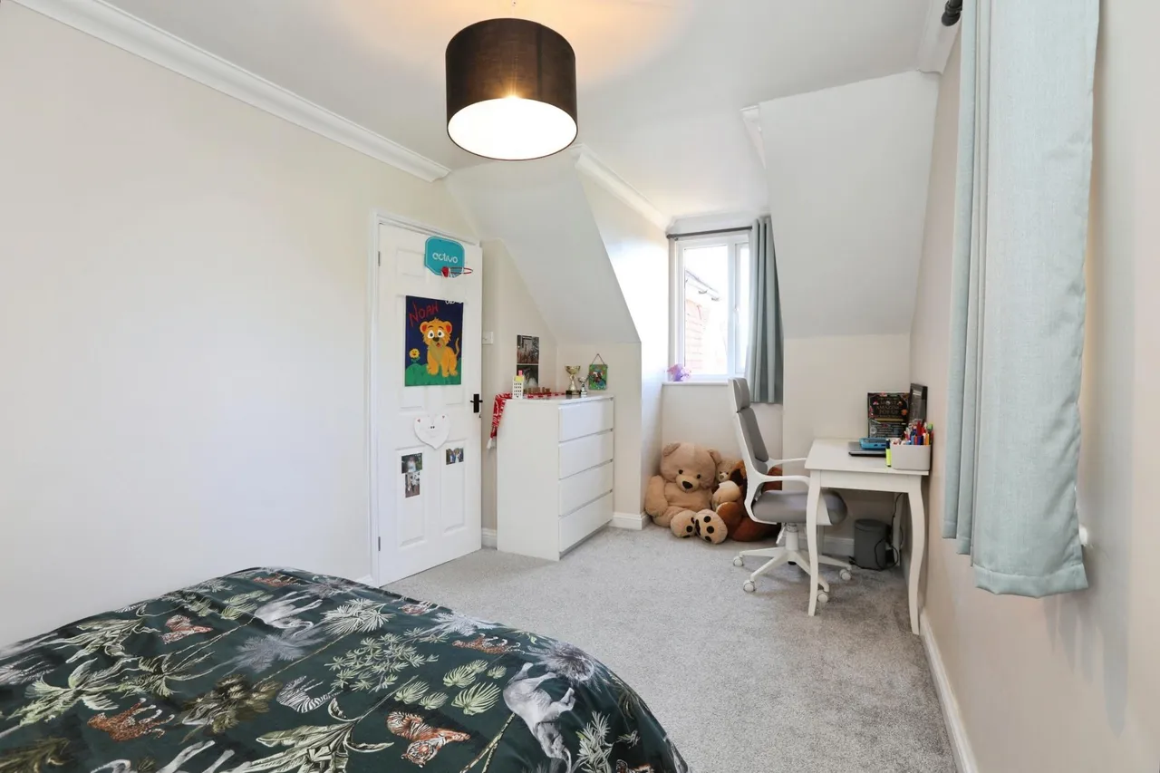 Foxholes, Horsham, RH12, photo 18