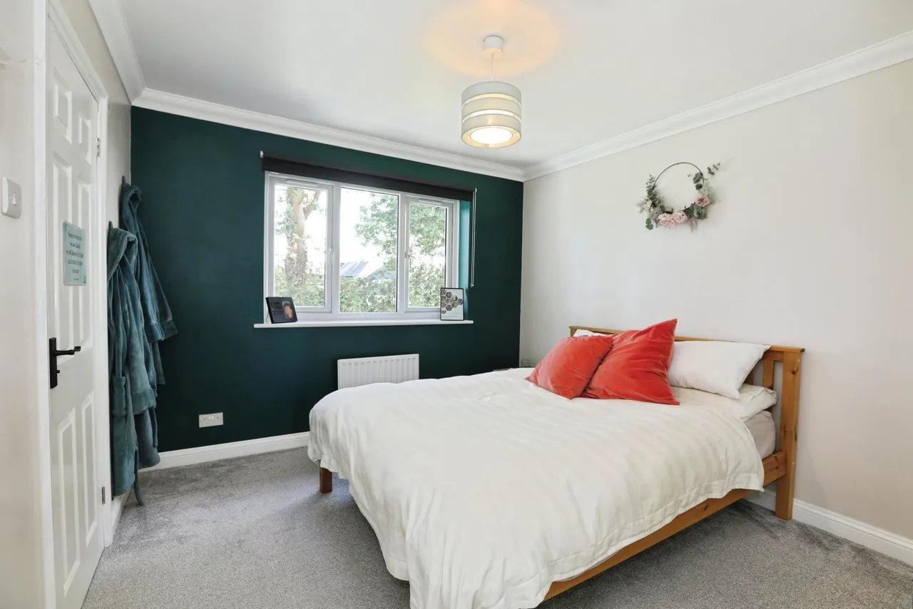 Foxholes, Horsham, RH12, photo 14
