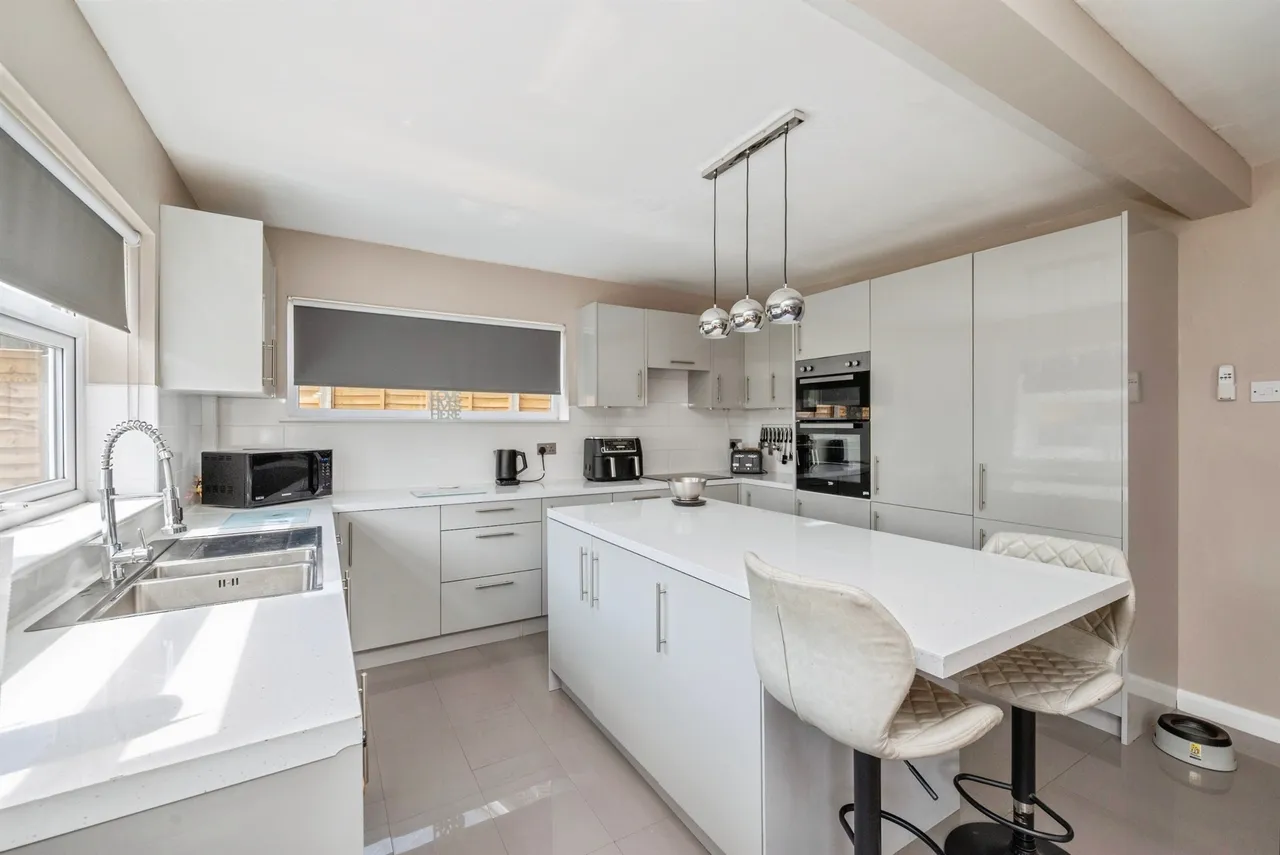 3 bed house for sale — Poplar Drive, Filby, GREAT YARMOUTH
