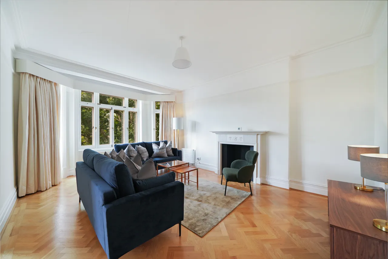 3 bed flat to rent, Holland Park Gardens, W14