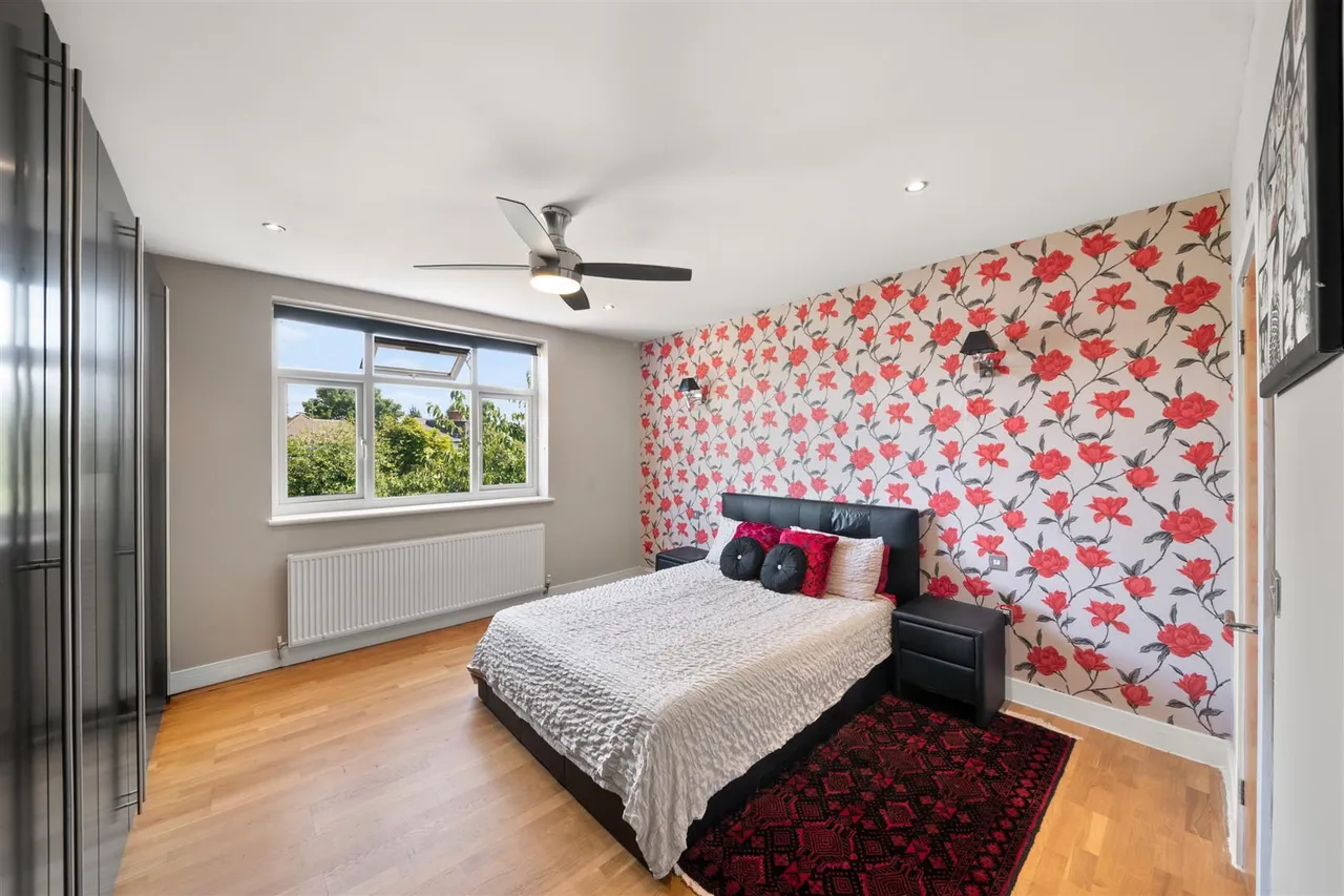Dorset Avenue, Norwood Green, photo 12