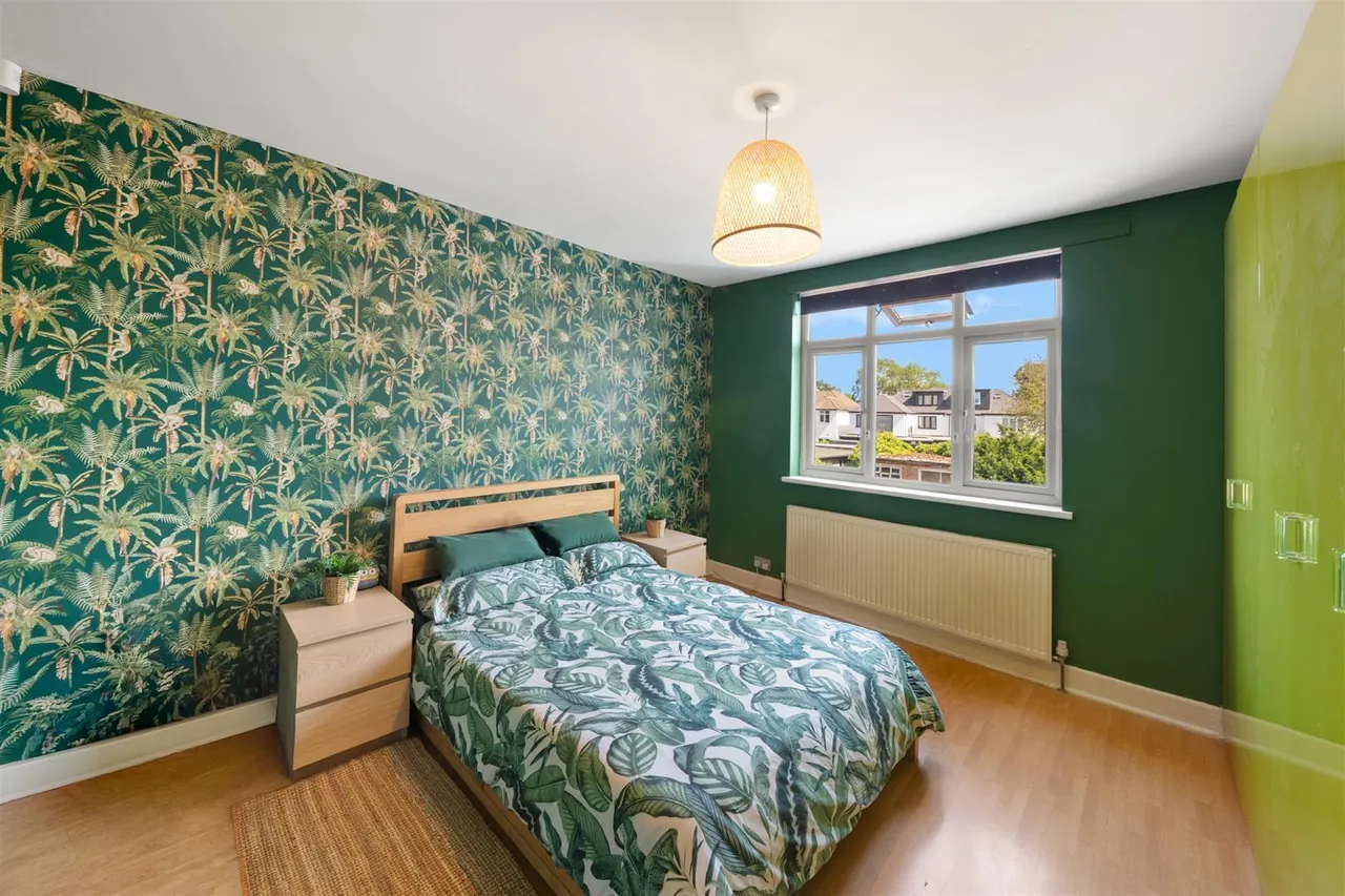 Dorset Avenue, Norwood Green, photo 10