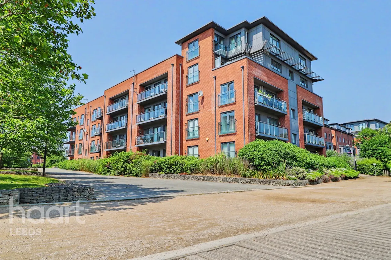 2 bed flat for sale, Aire Quay, Leeds, LS10