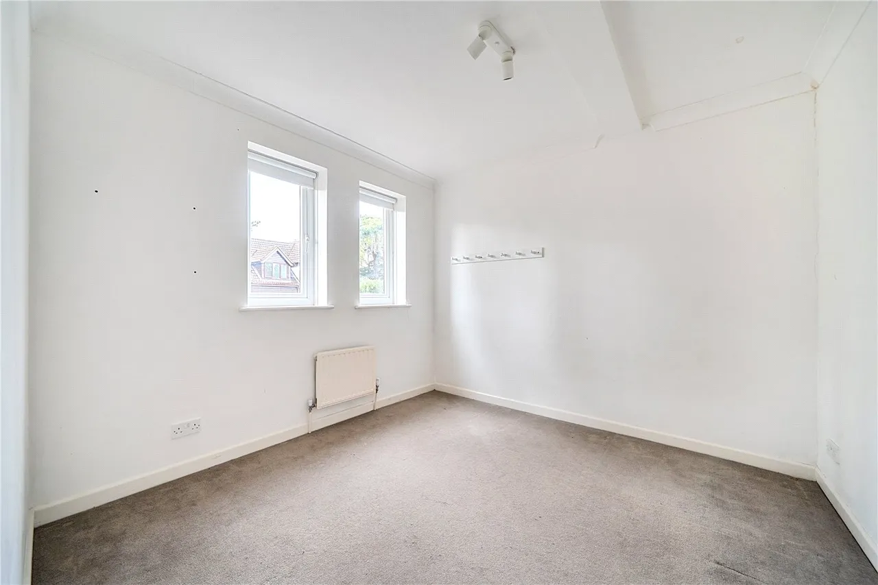 Fairholme Gardens, Farnham, Surrey, GU9, photo 6