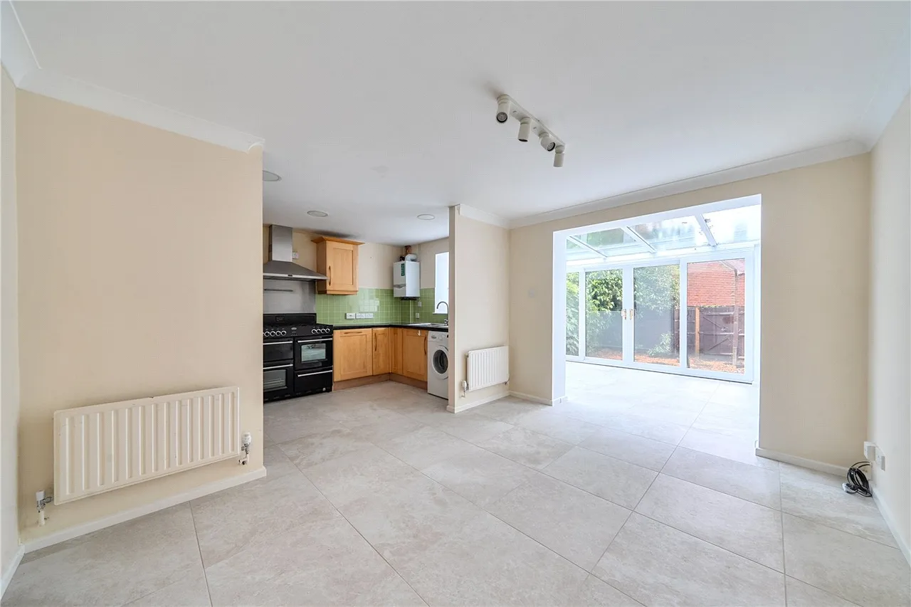 Fairholme Gardens, Farnham, Surrey, GU9, photo 11