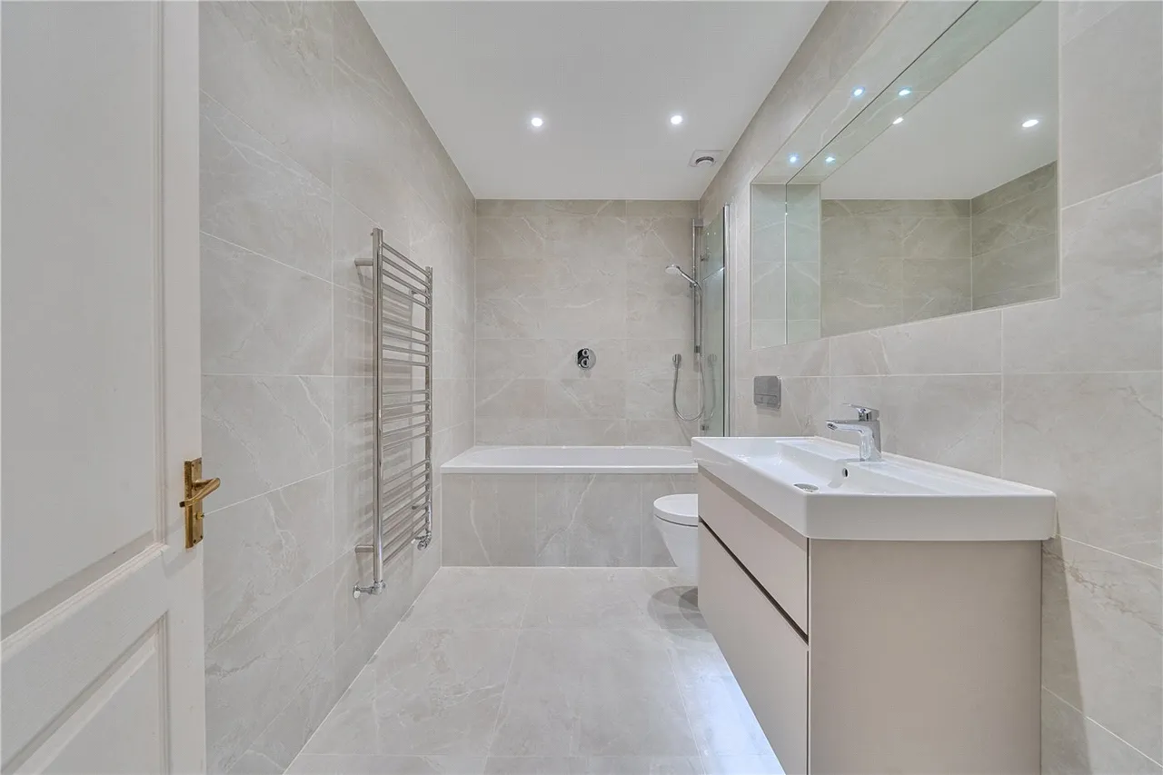Fairholme Gardens, Farnham, Surrey, GU9, photo 7