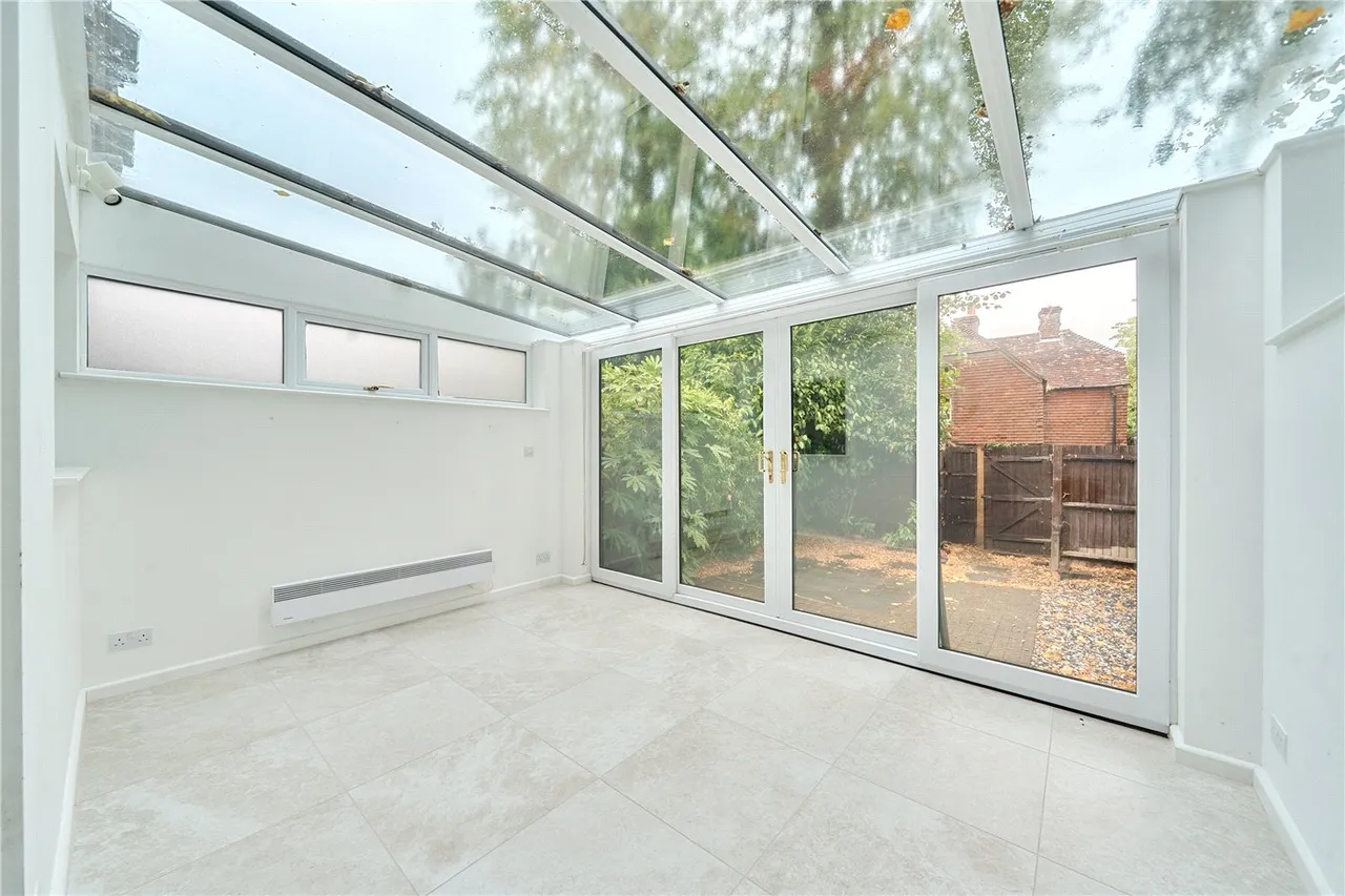 Fairholme Gardens, Farnham, Surrey, GU9, photo 9