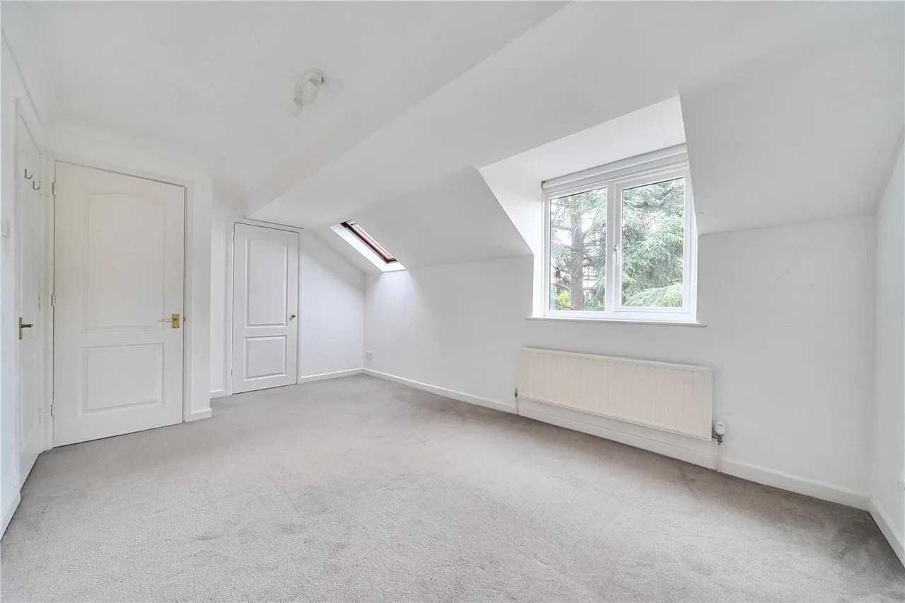 Fairholme Gardens, Farnham, Surrey, GU9, photo 5