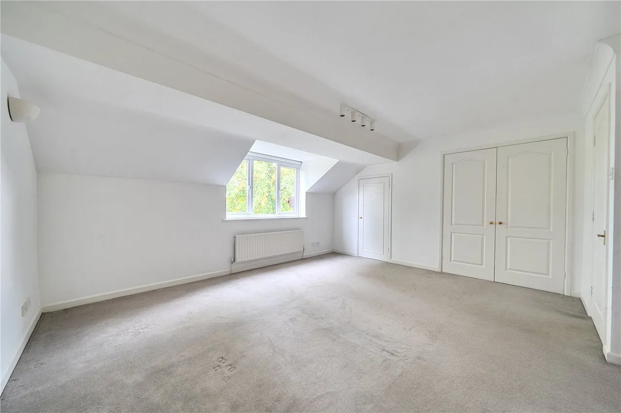 Fairholme Gardens, Farnham, Surrey, GU9, photo 4