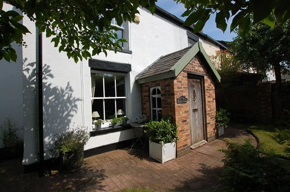 Kings Road, Ashton-under-Lyne, OL6, photo 2