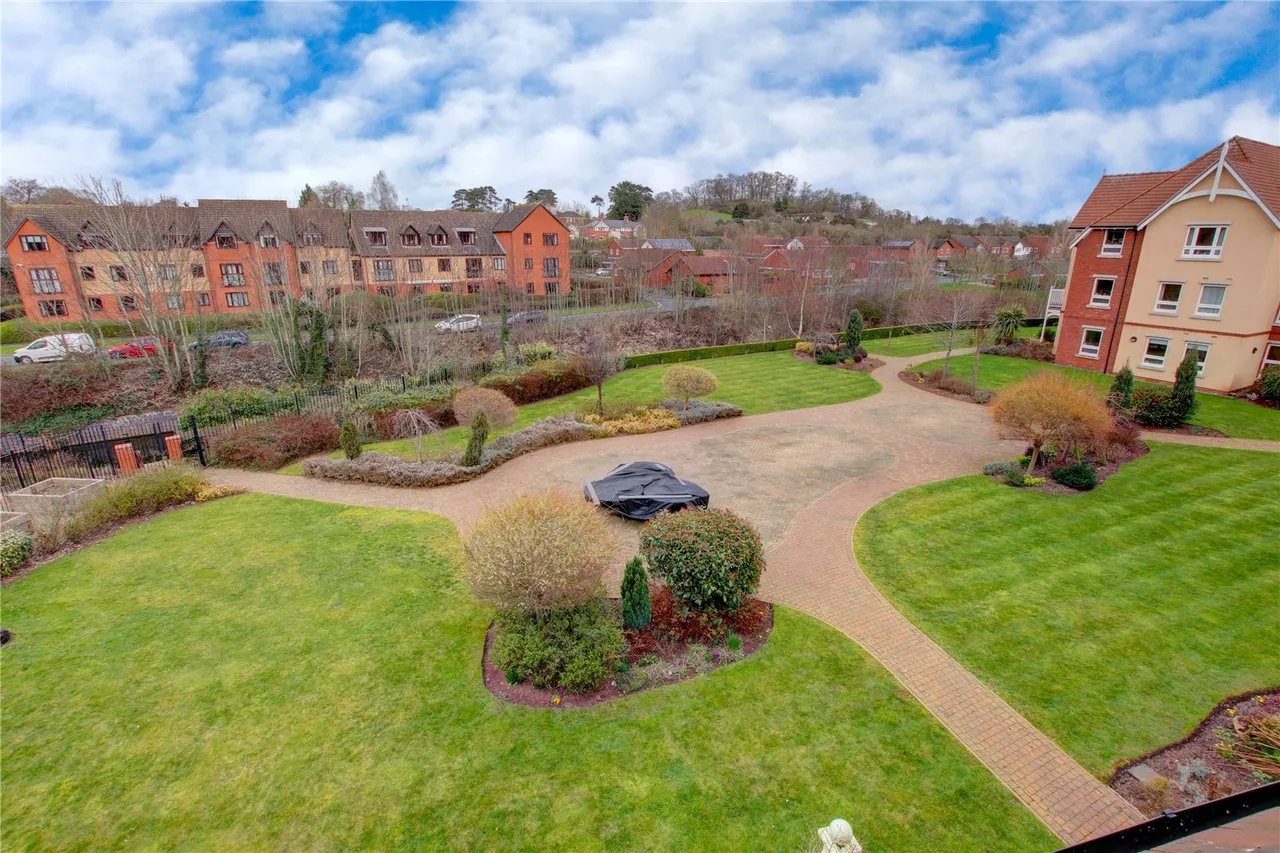 2 bed flat for sale — Hanbury Road, Droitwich, Worcestershire, WR9 8GD