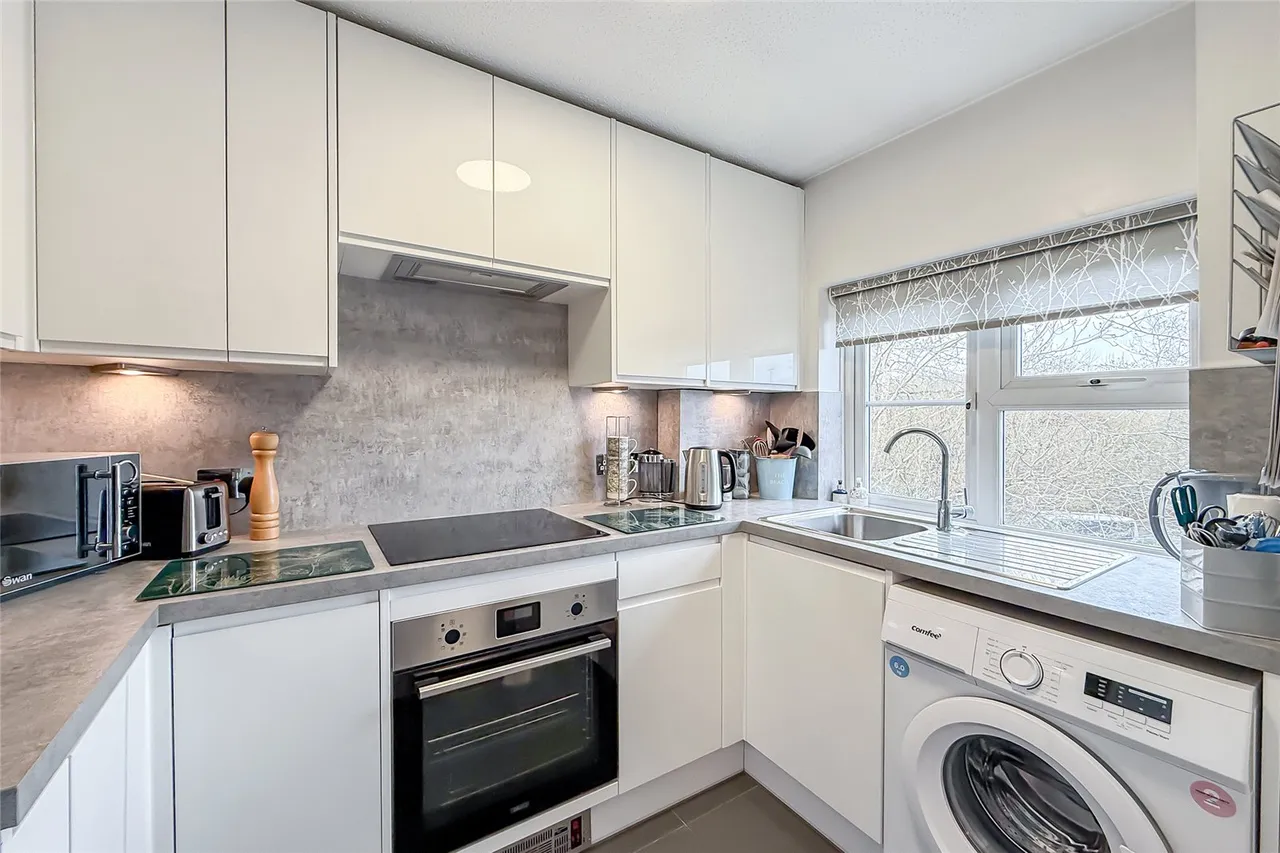Taylor Close, St. Albans, Hertfordshire, AL4 9YB, photo 2
