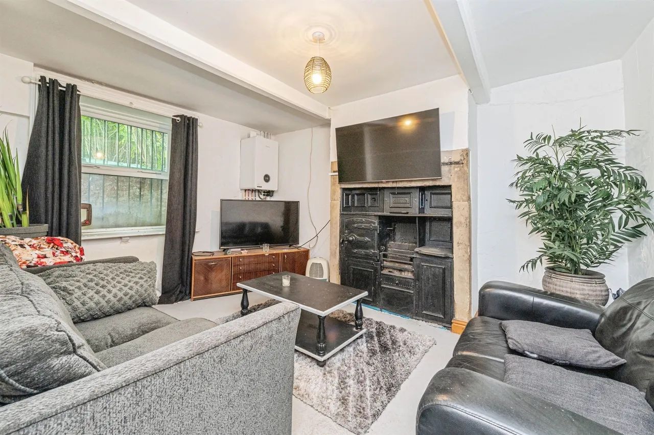 Fitzwilliam Street, Huddersfield, photo 4