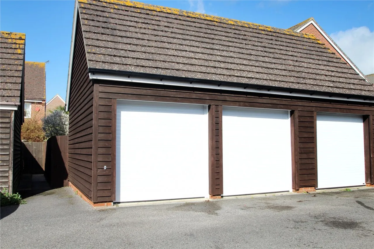 Angmering, BN16, photo 13
