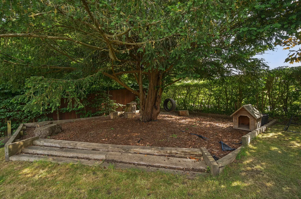 Sutton Park, Sutton Green, GU4, photo 31