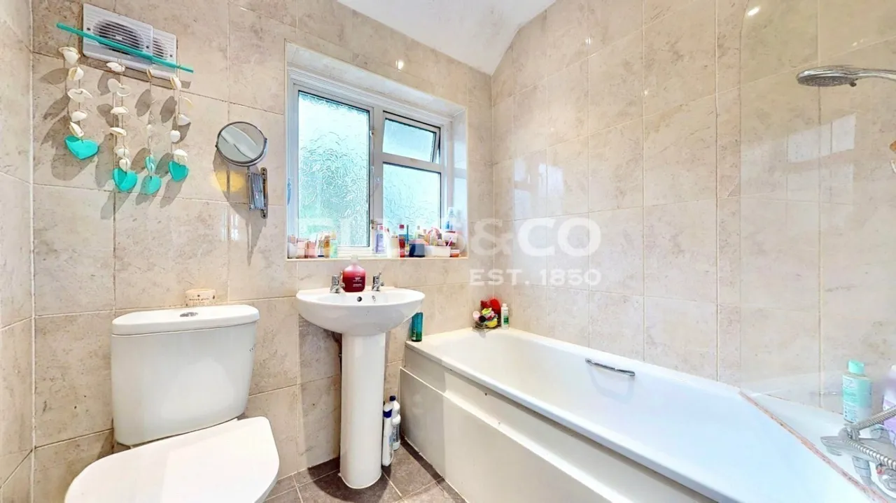 Rosewood Avenue, Greenford, UB6, photo 15