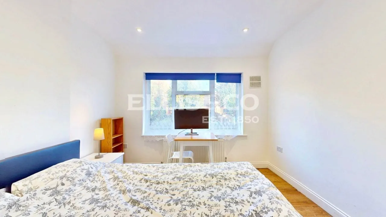 Rosewood Avenue, Greenford, UB6, photo 16