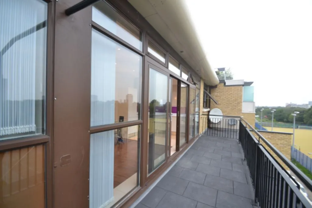 2 bed flat to rent — 36-40 Copperfield Road, Mile End - Bow, E3