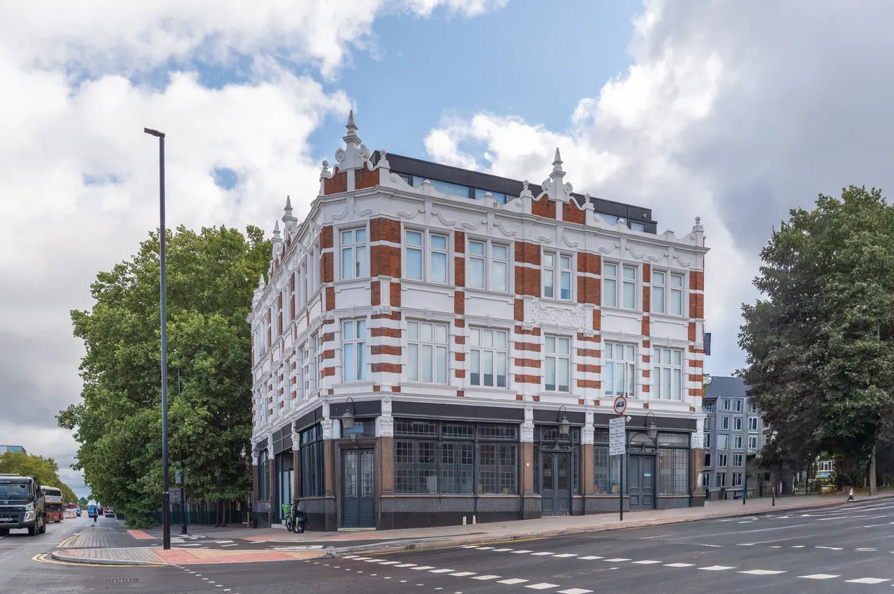 218 The Antigallican, 428 Woolwich Road, photo 2