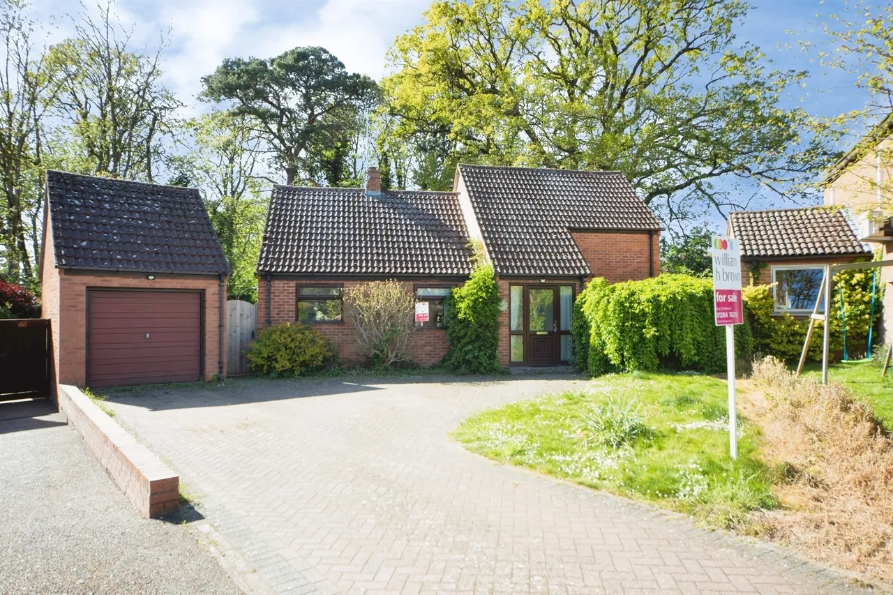 St. Andrews Drive, Fornham St. Martin, Bury St. Edmunds, photo 3