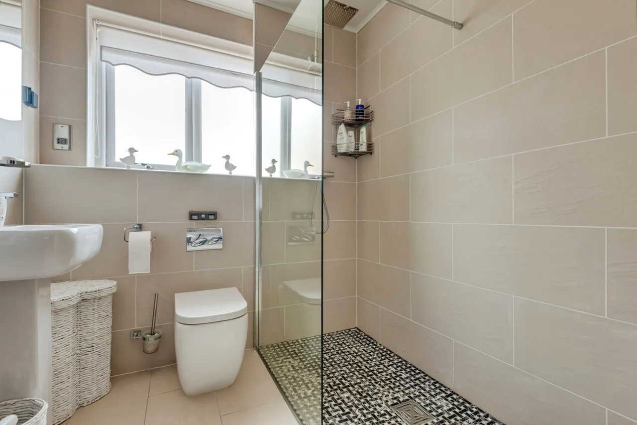 Glenville Close, Liverpool, L25, photo 22