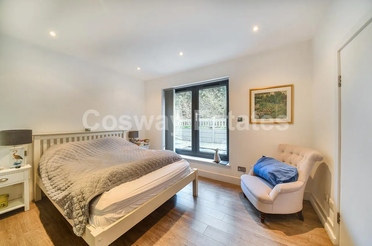 Hendon Wood Lane, Mill Hill, NW7, London, photo 13