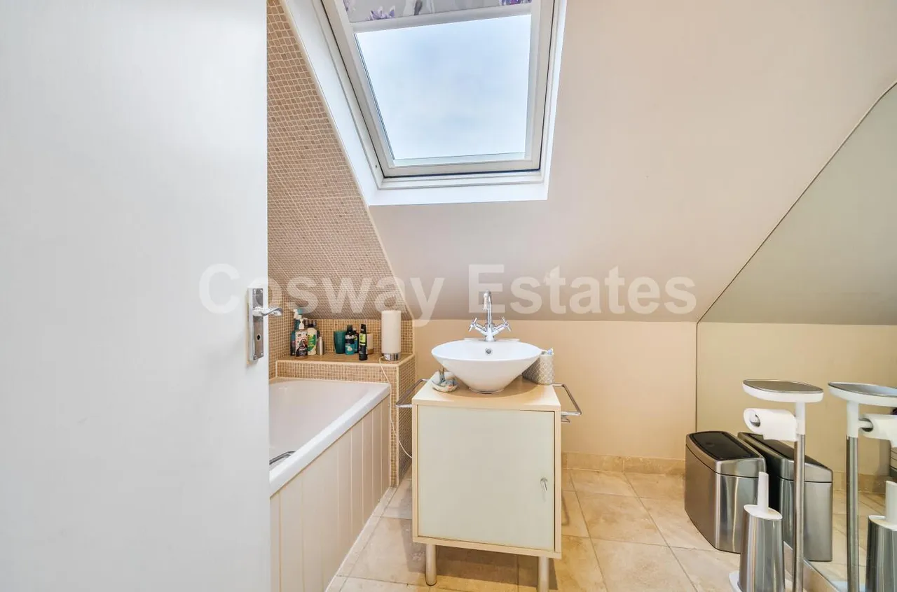 Hendon Wood Lane, Mill Hill, NW7, London, photo 12