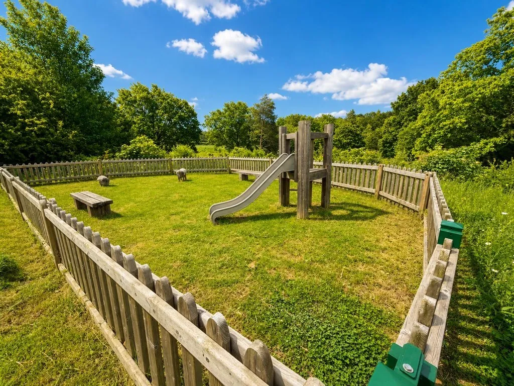 Deepcut, Camberley, photo 17