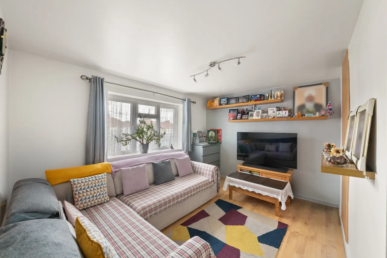 Darwin Drive, Southall, UB1, photo 2