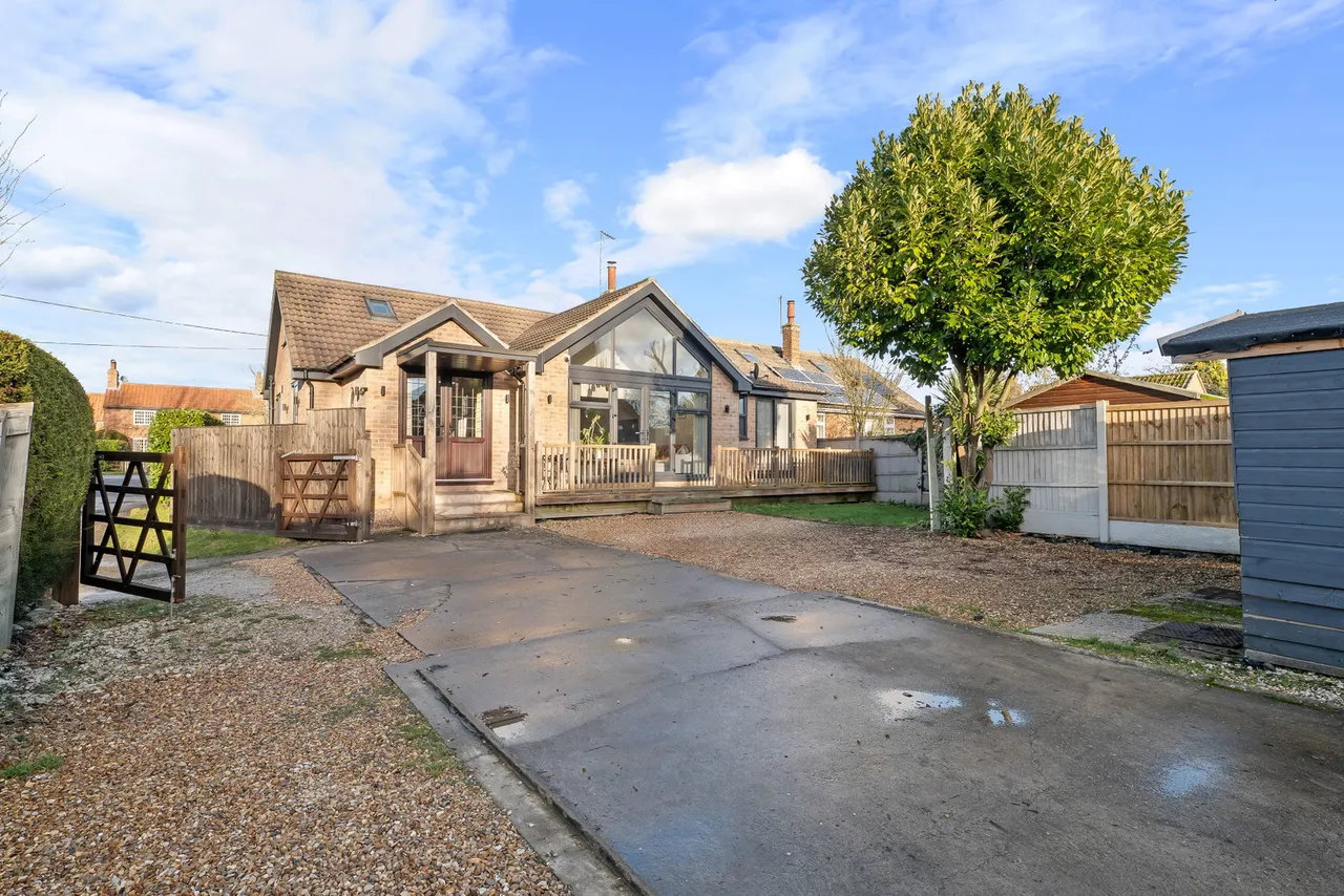 4 bed house for sale, First Bungalow, Amen Corner