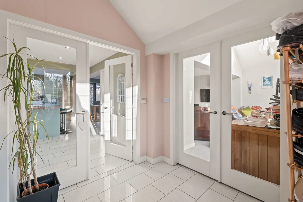 First Bungalow, Amen Corner, photo 6