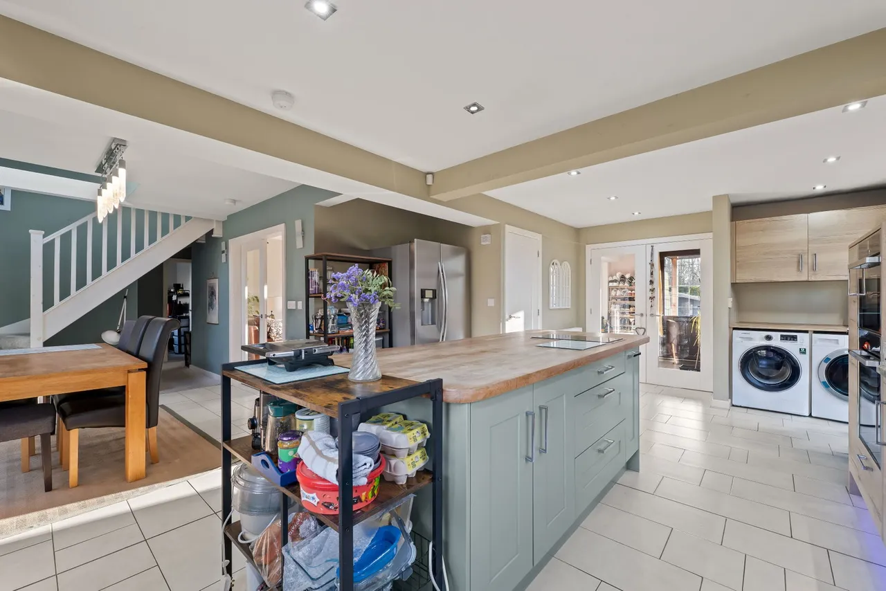 First Bungalow, Amen Corner, photo 9
