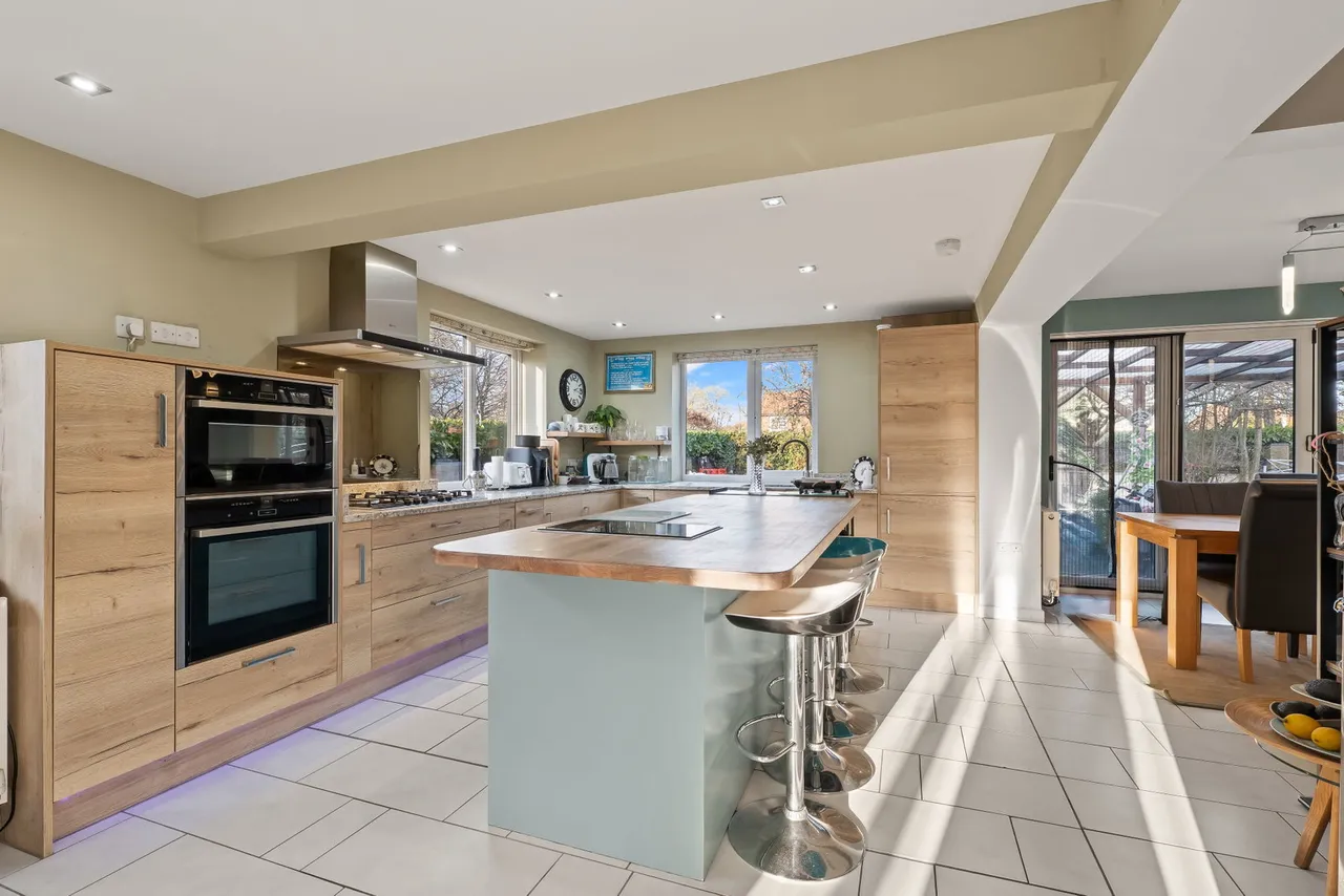 First Bungalow, Amen Corner, photo 7