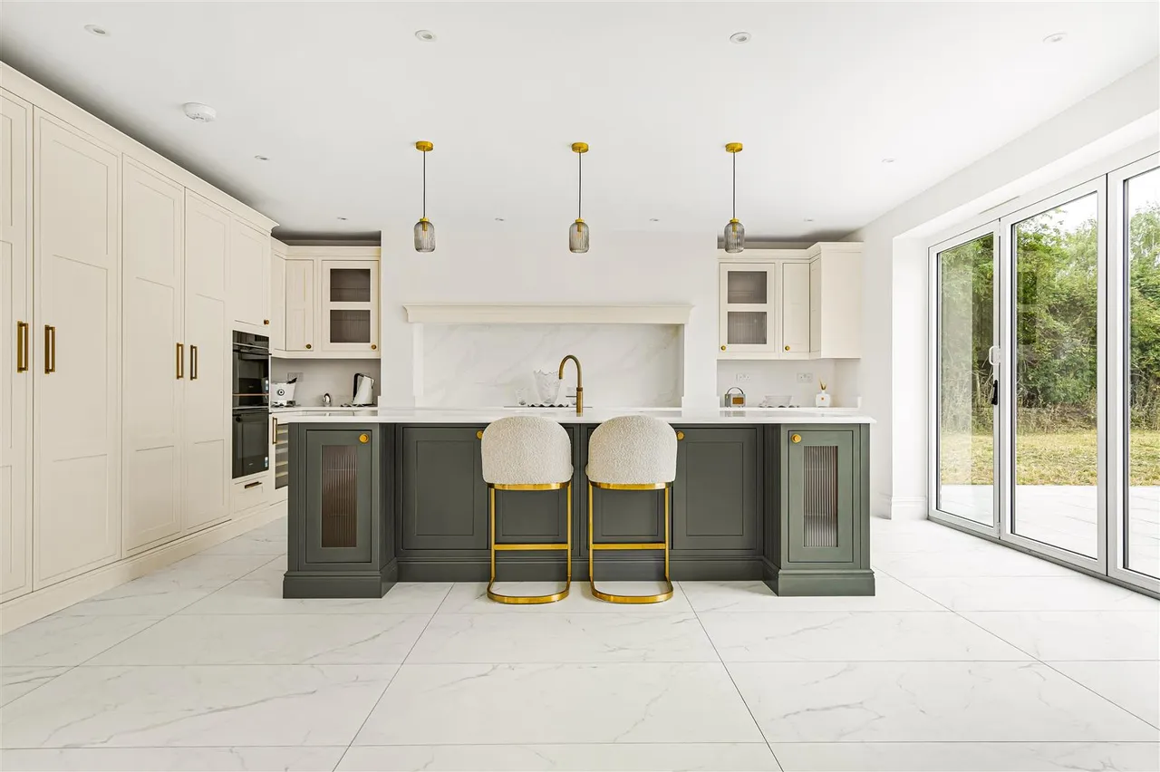 The Street, Kelshall, SG8, photo 4