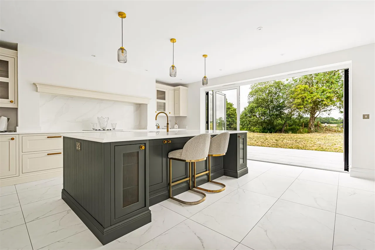 The Street, Kelshall, SG8, photo 2