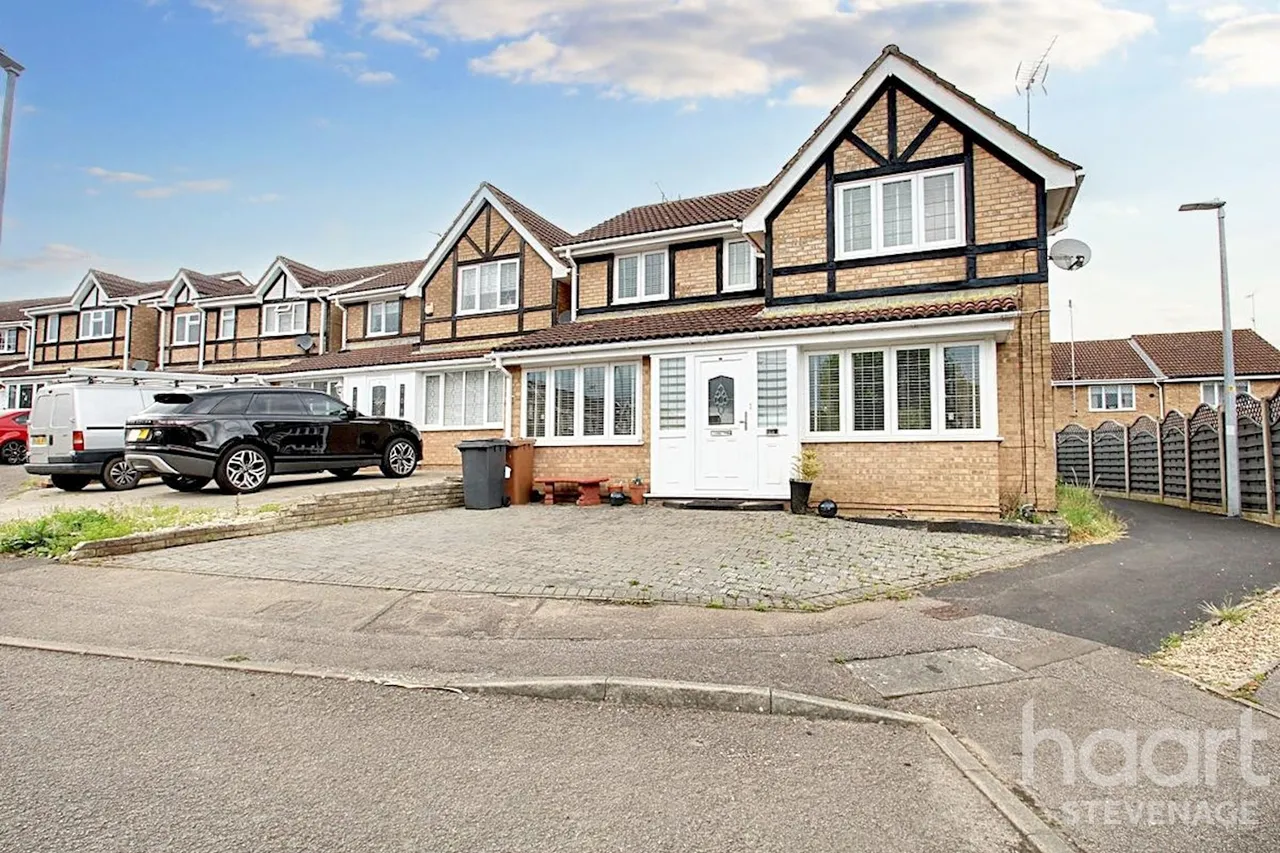 4 bed house for sale, The Lawns, Stevenage, SG2