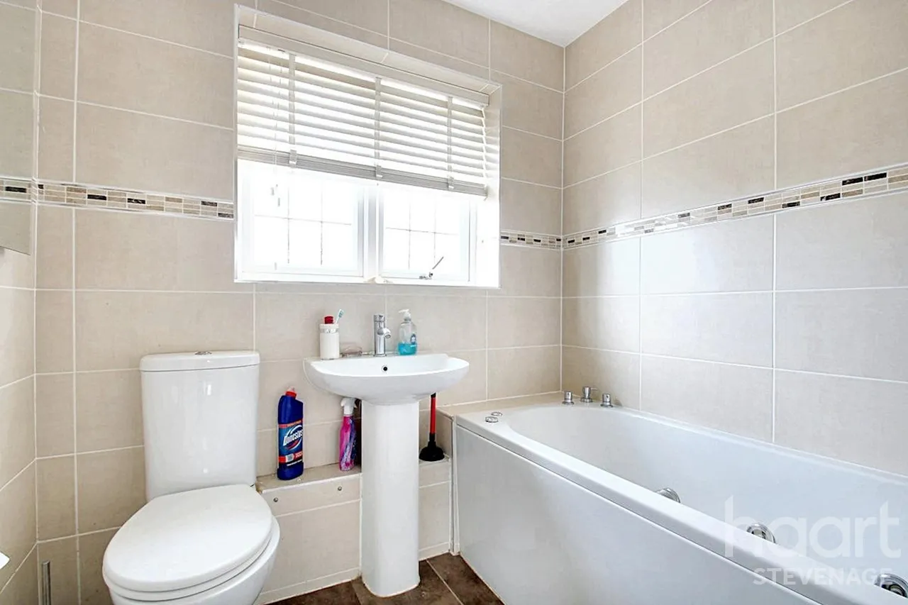 The Lawns, Stevenage, SG2, photo 14