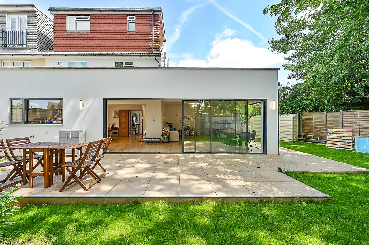 25 Barton Green, New Malden, photo 9