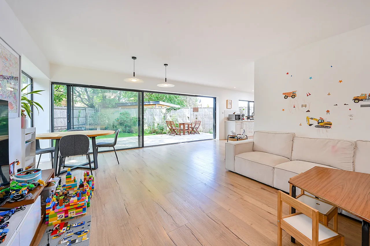 25 Barton Green, New Malden, photo 2