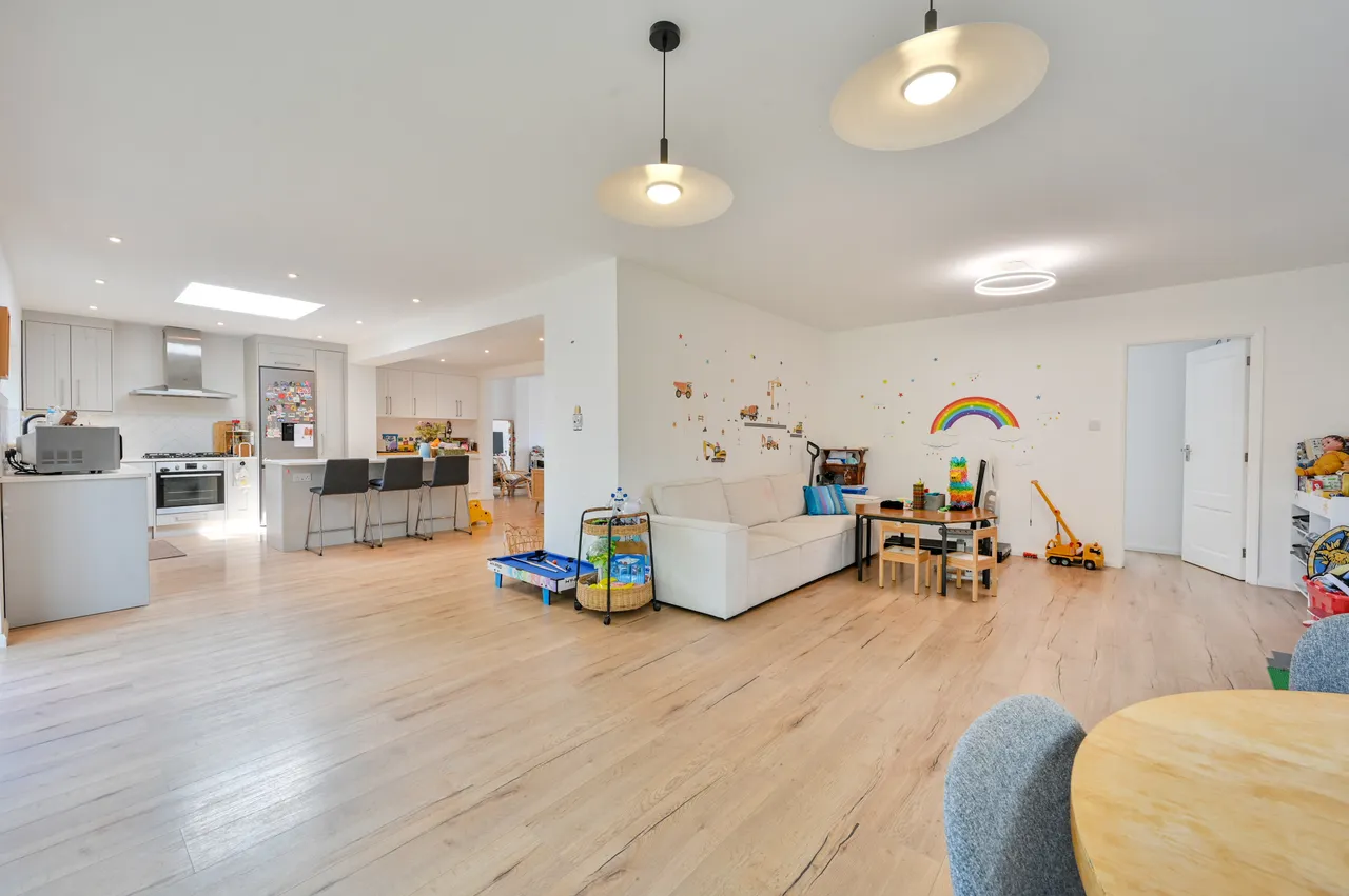25 Barton Green, New Malden, photo 8