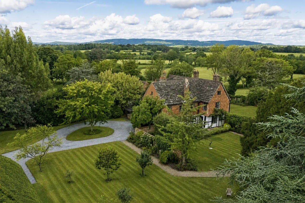 8 bed house for sale — Temple Lane, Capel, Dorking