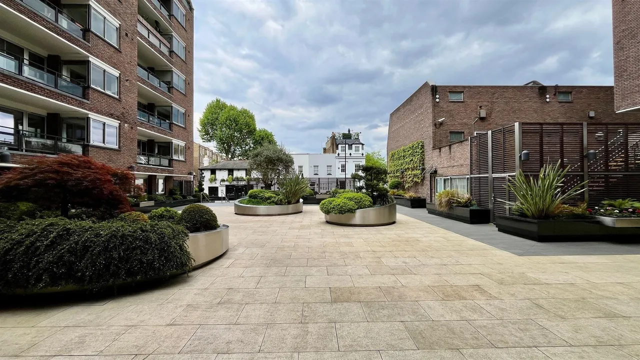 Campden Hill Road, London, W8, photo 14