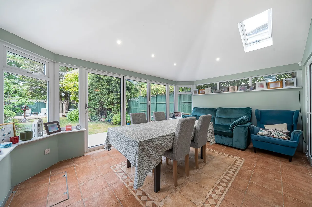 Penton Hook Road, Staines-upon-Thames, photo 12