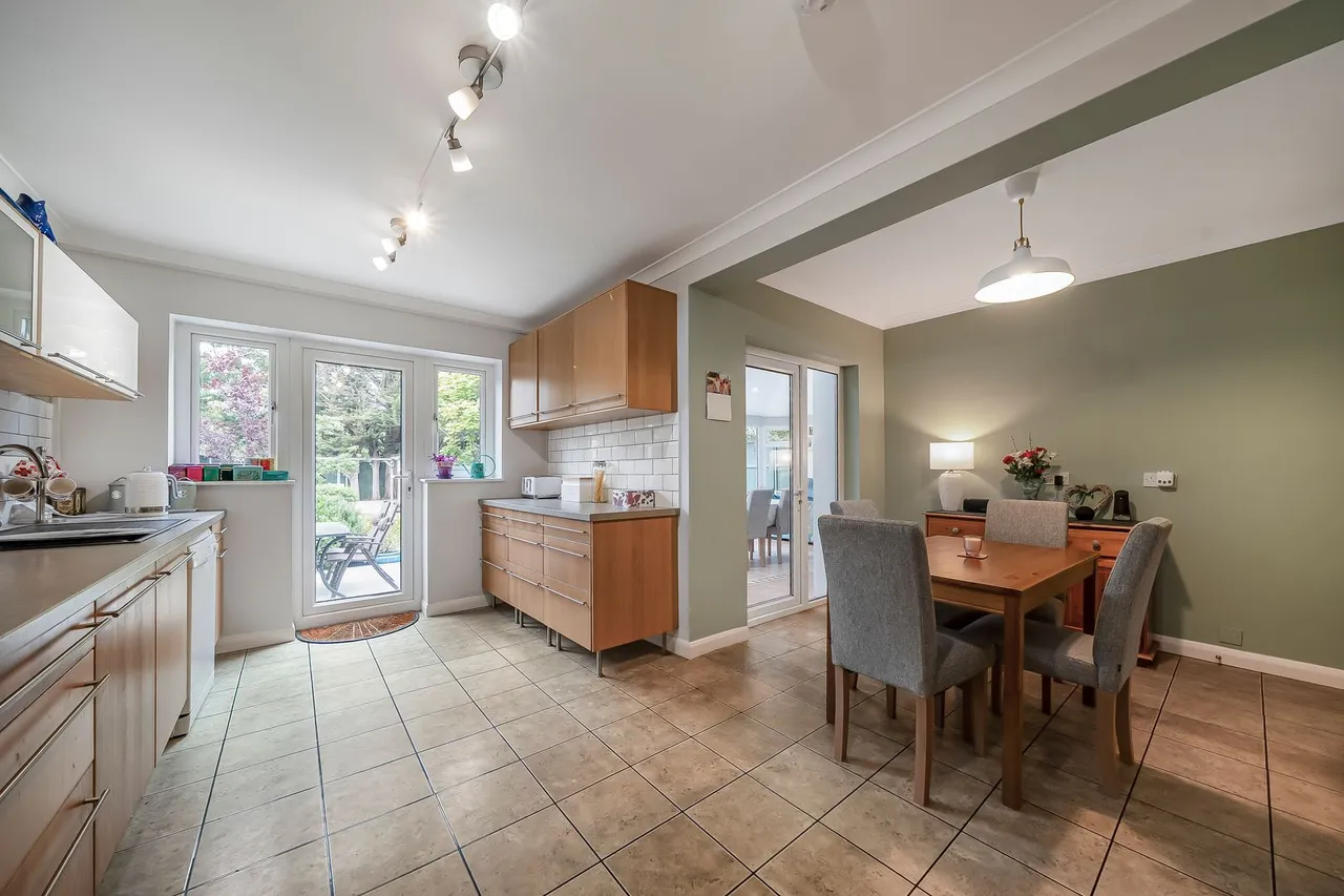 Penton Hook Road, Staines-upon-Thames, photo 5